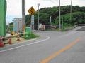 県営団地入口付近
